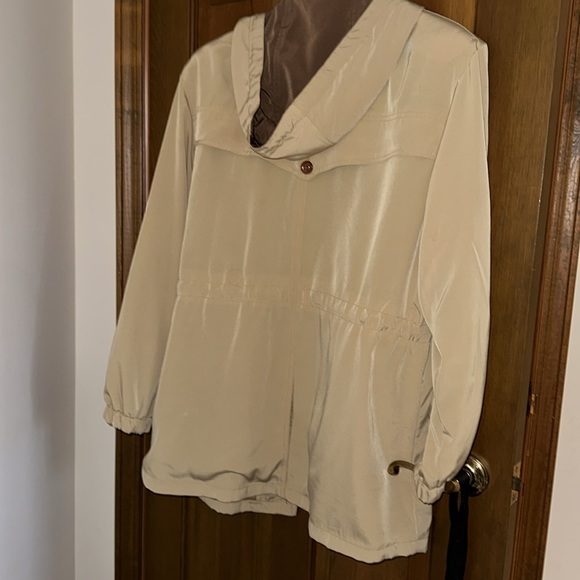 Utex design raincoat. Size S but runs more like a medium - Picture 3 of 3
